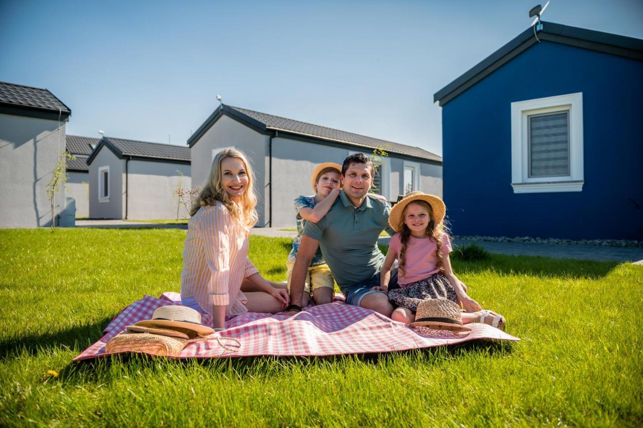 Scandi Village Zator Exterior foto